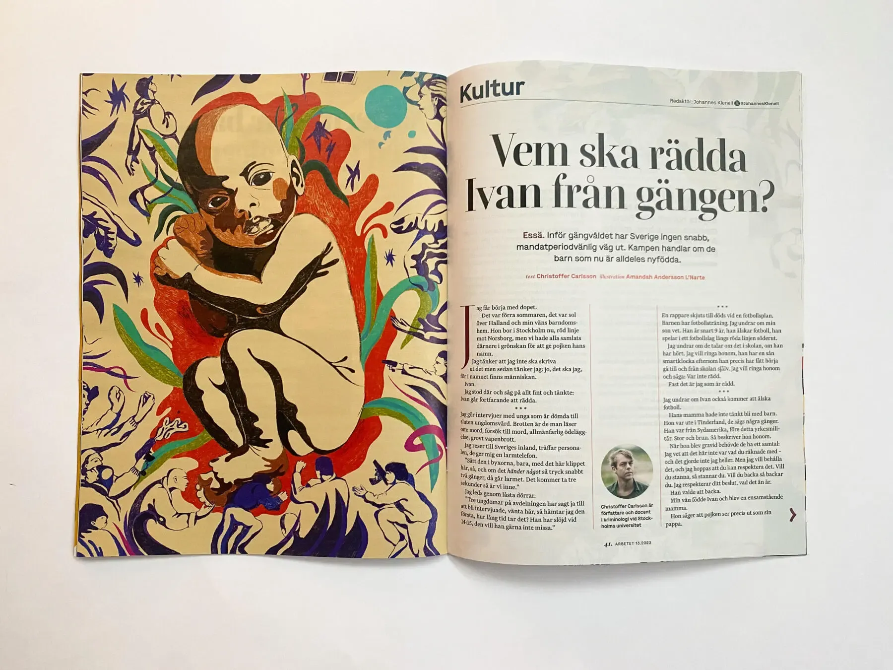 Uppslag ur Arbetet nr 13 2023: essän Vem ska rädda Ivan från gängen? öppnar med illustrationen av det hopkrupna barnet över hela vänstersidan — uppdrag av Amandah L'Narte för Tidningen Arbetet